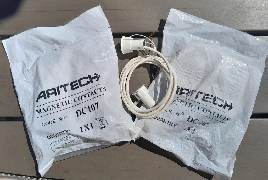 3x Aritech Dc 107  Alarm Contacten, Ophalen of Verzenden, Nieuw, Detector, Sensor of Melder, Raam of Deur