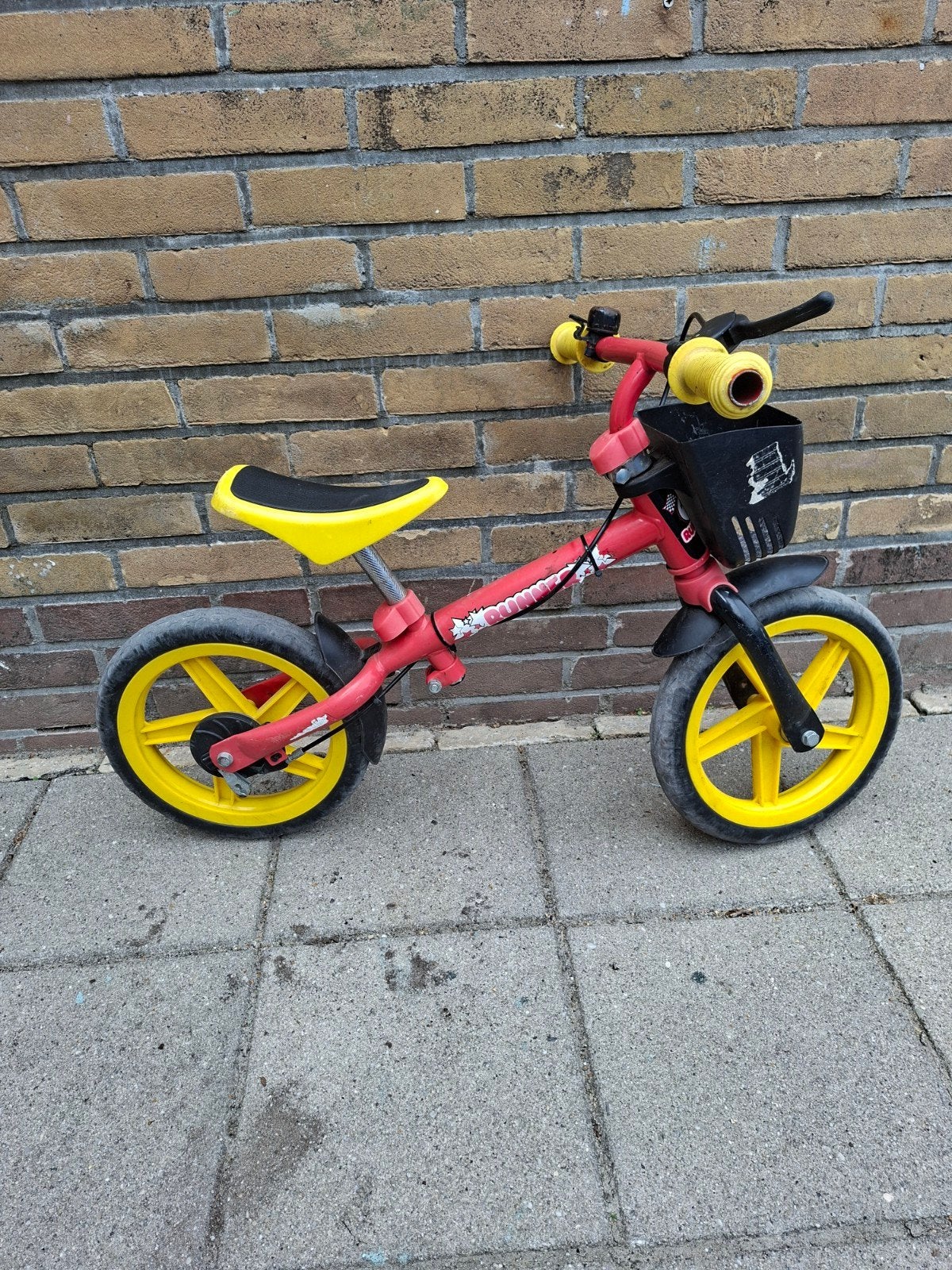 Leuke rode loopfiets met gele wielen en mandje, Ophalen, Gebruikt, Minder dan 16 inch, TOONBIKE