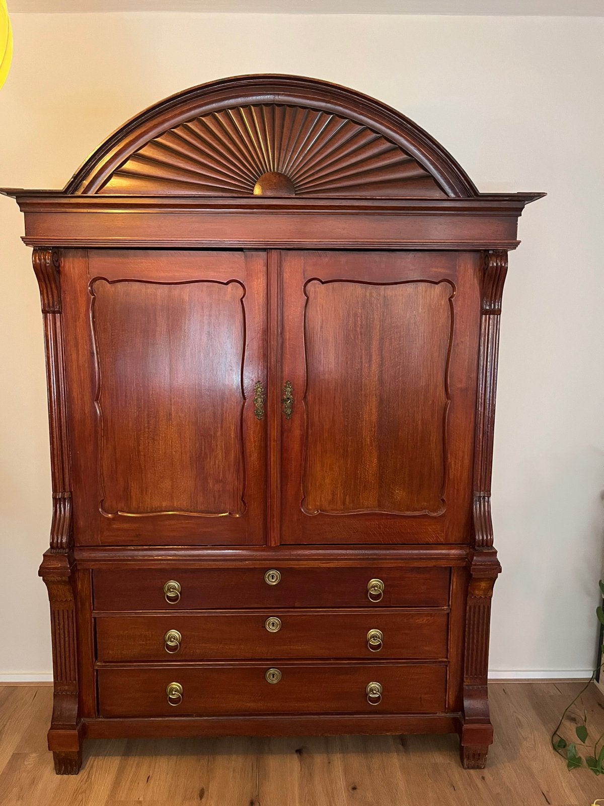 Antieke kast/ kabinet, Ophalen