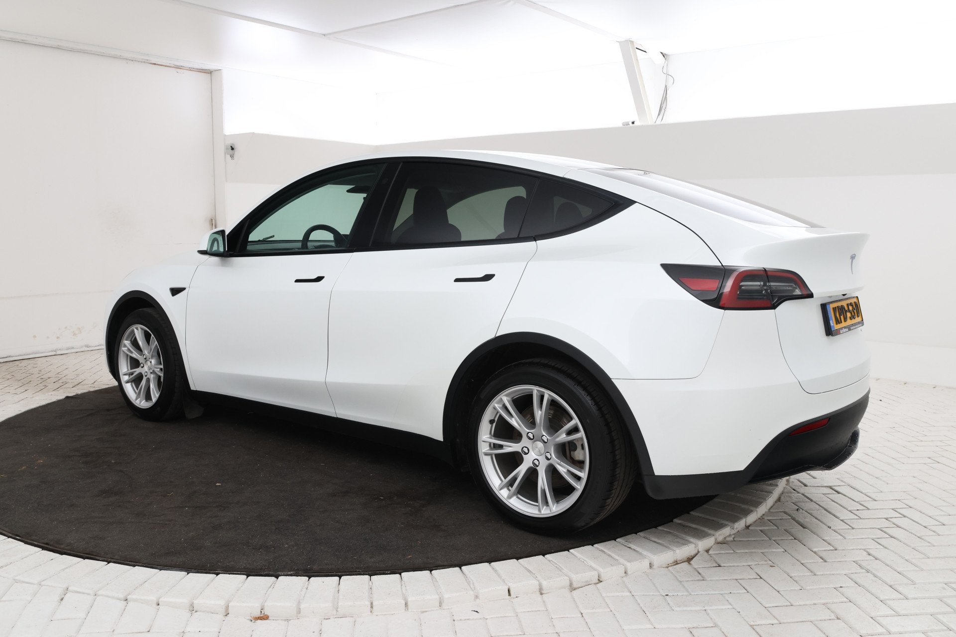 Foto 3 van Tesla Model Y Long Range AWD 75 kWh Navigatie, trekhaak! Vol