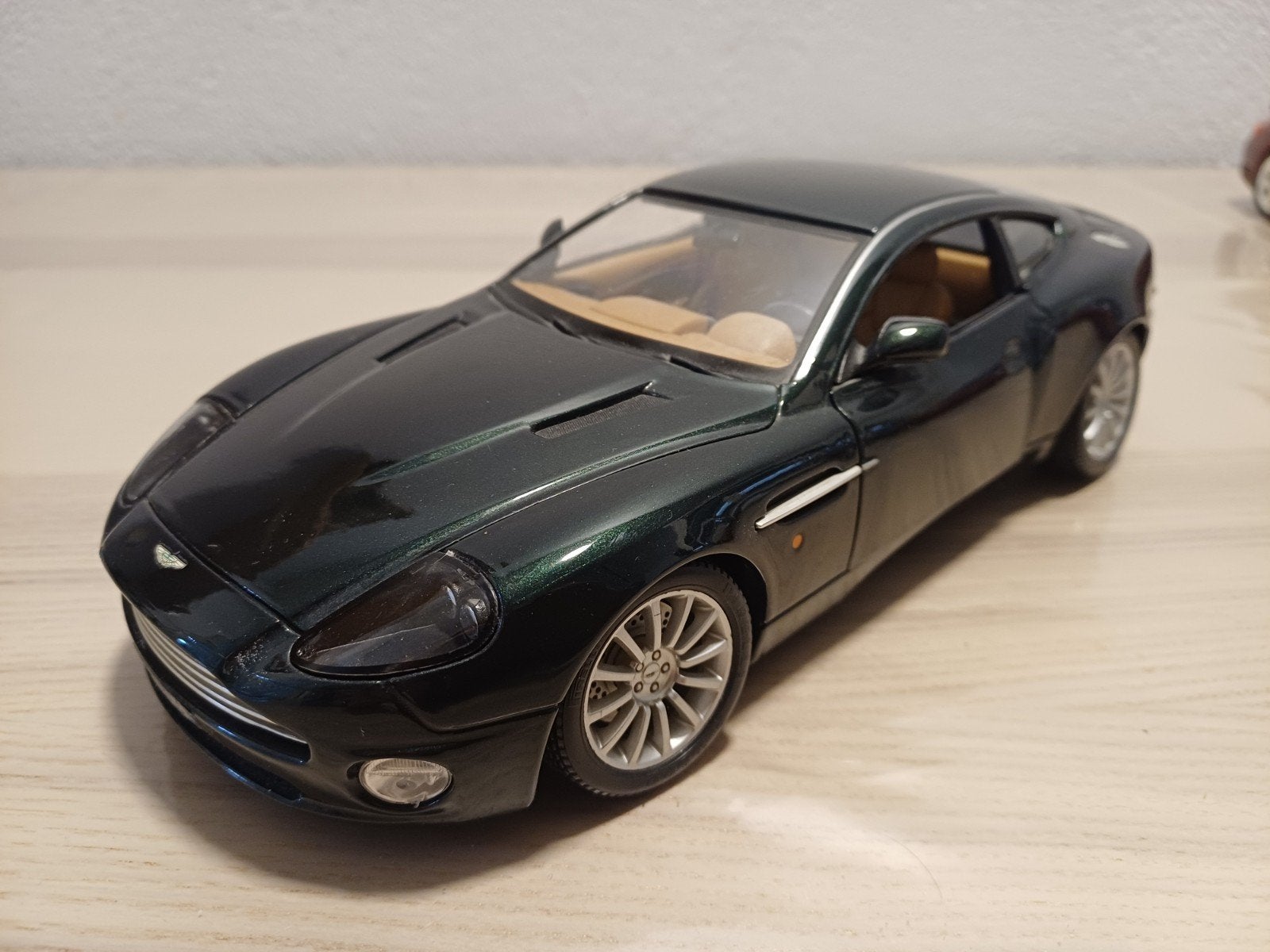 Aston Martin Vanquish Bburago schaal 1:18, Ophalen of Verzenden, Zo goed als nieuw, Auto, Bburago