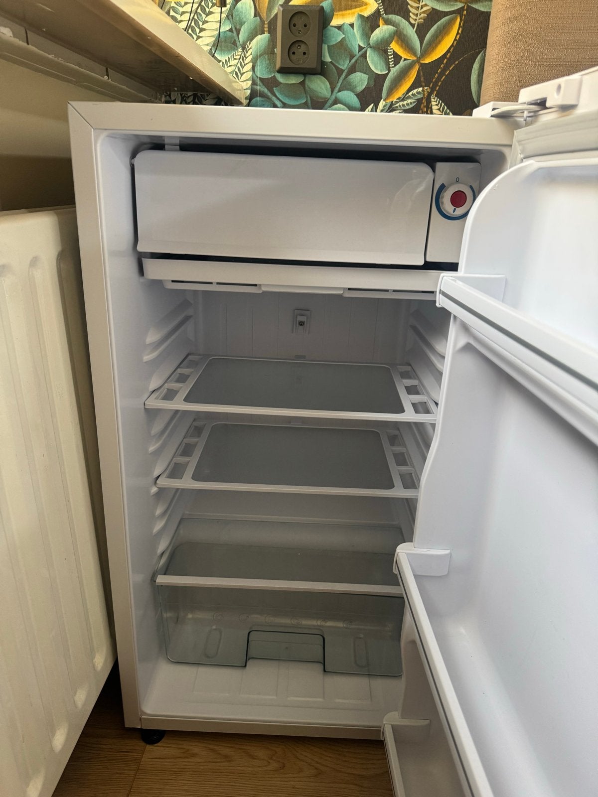 TCL mini koelkast - perfect voor slaapkamer/kantoor, Ophalen, Gebruikt, Minder dan 75 liter, Met vriesvak
