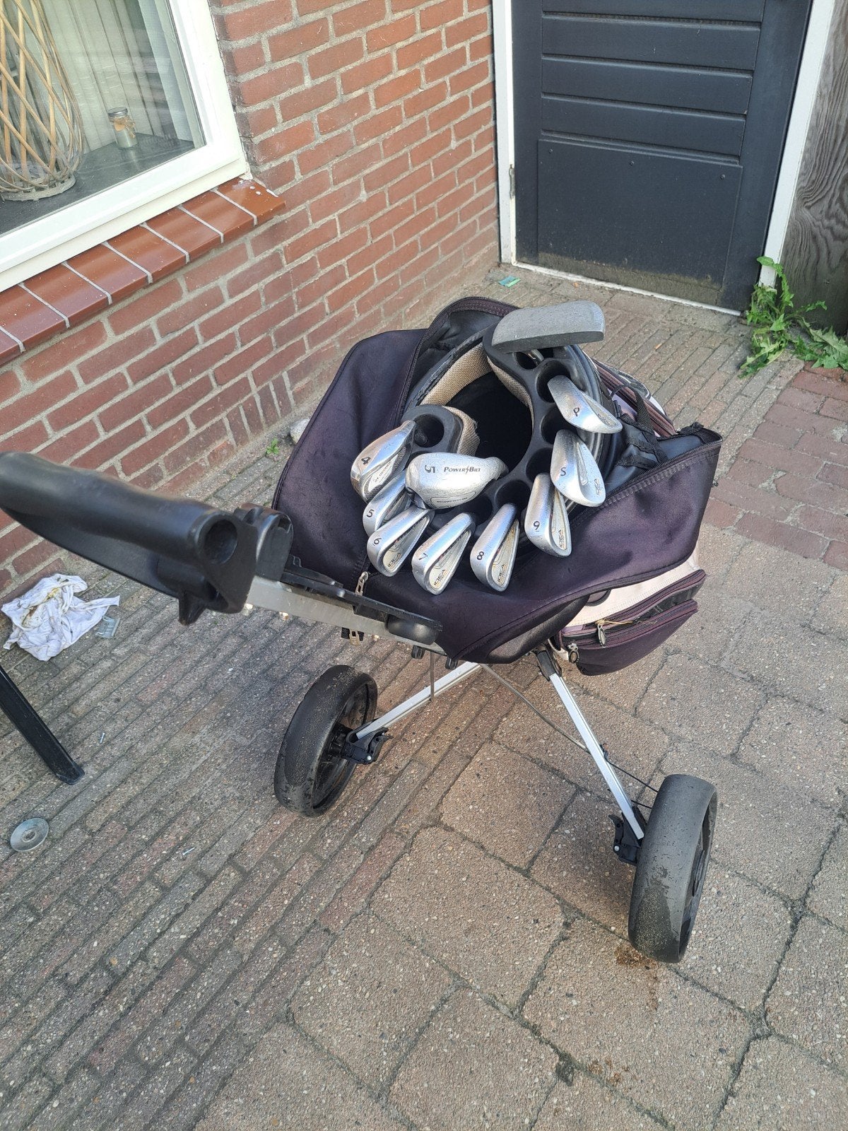 Bennington golftas met clubs en trolley