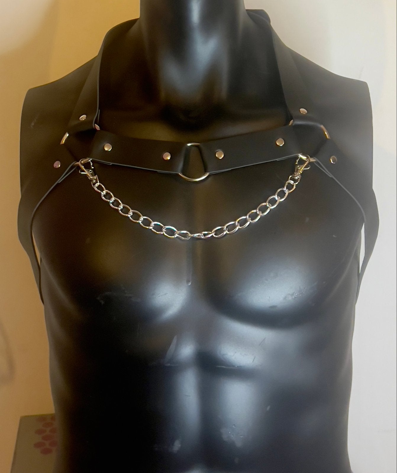 Heren borstharnas - nieuw - faux leer - removable chains, Kleding | Heren, Ophalen of Verzenden, Nieuw