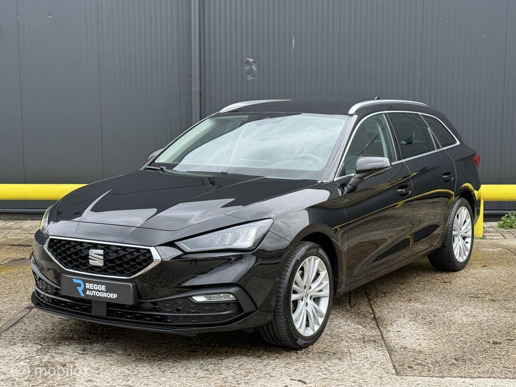 Seat Leon Sportstourer 1.5 TSI Style TREKHAAK | ACC | BTW, Auto's, Seat, Voorwielaandrijving, 4 cilinders, Leon, Zwart