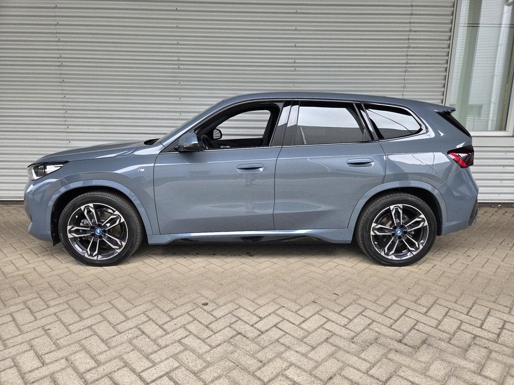 BMW iX1 xDrive30 Launch Edition 67 kWh, Auto's, BMW, Automaat, Stof, Gebruikt, 225 min