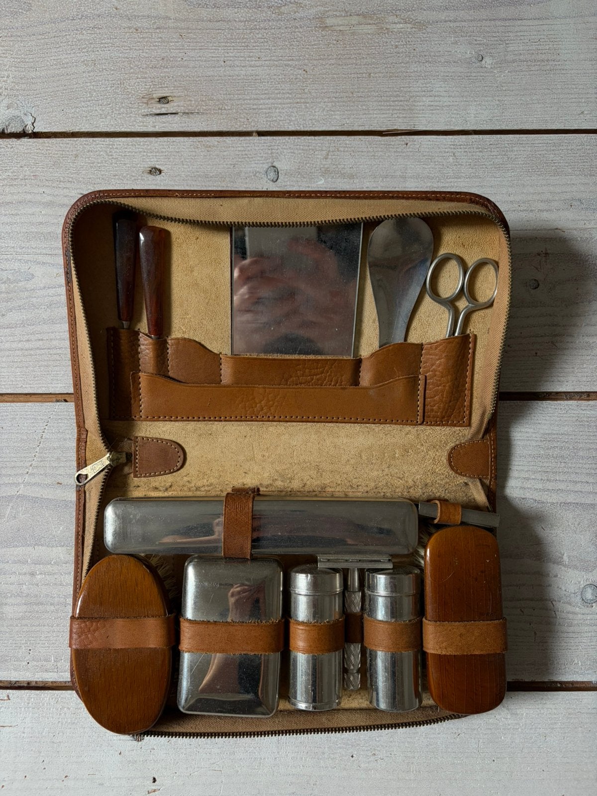 Vintage toiletset leer, Sieraden, Tassen en Uiterlijk, Toilettassen, Ophalen of Verzenden, Zo goed als nieuw, Bruin