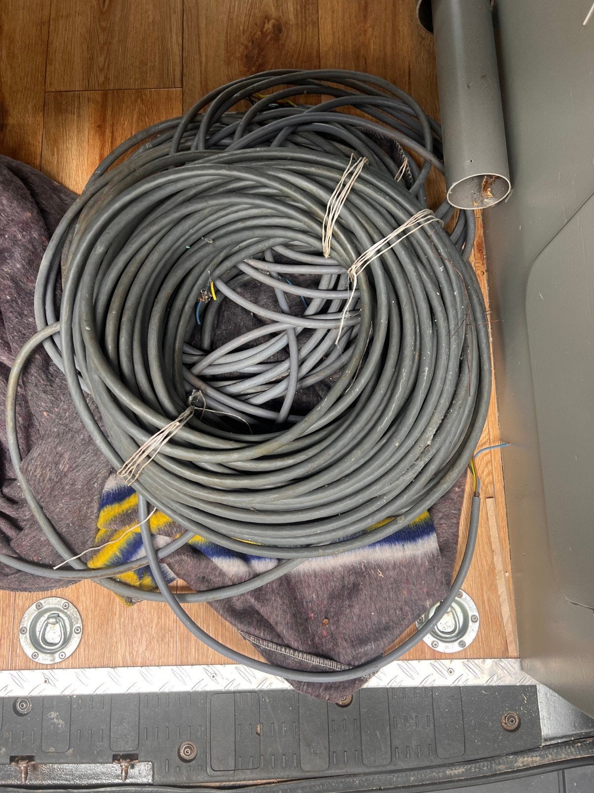 Oud kabels en oud ijzer gevraagd, Ophalen of Verzenden, Gebruikt, Kabel of Snoer