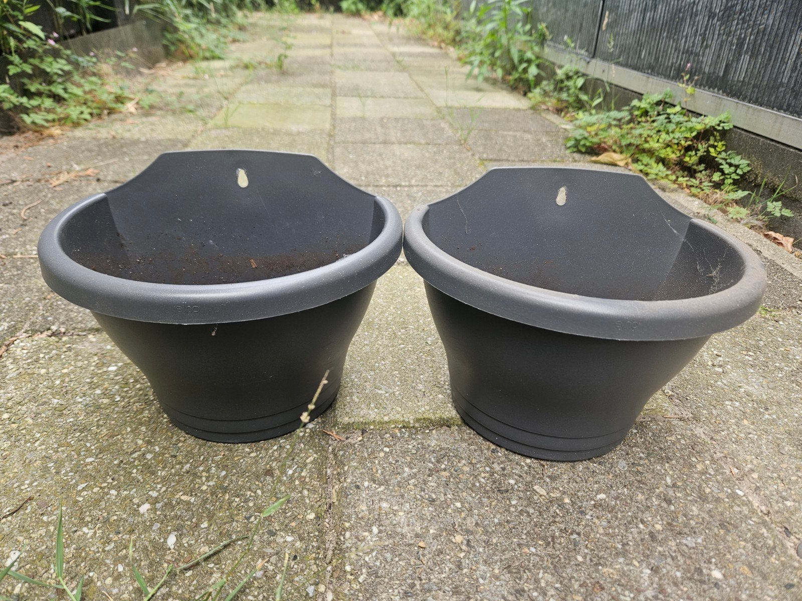 2x Elho kunststof wandbloempotten - zwart, Ophalen, Kunststof, Gebruikt, Minder dan 30 cm