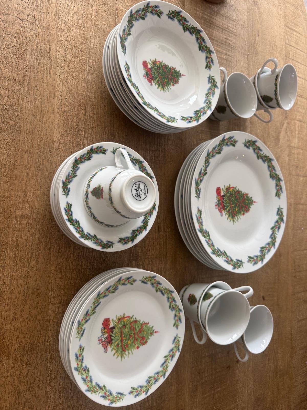 Kerstservies met kerstboommotief - 6 persoons, Ophalen, Zo goed als nieuw, Compleet servies, Klassiek