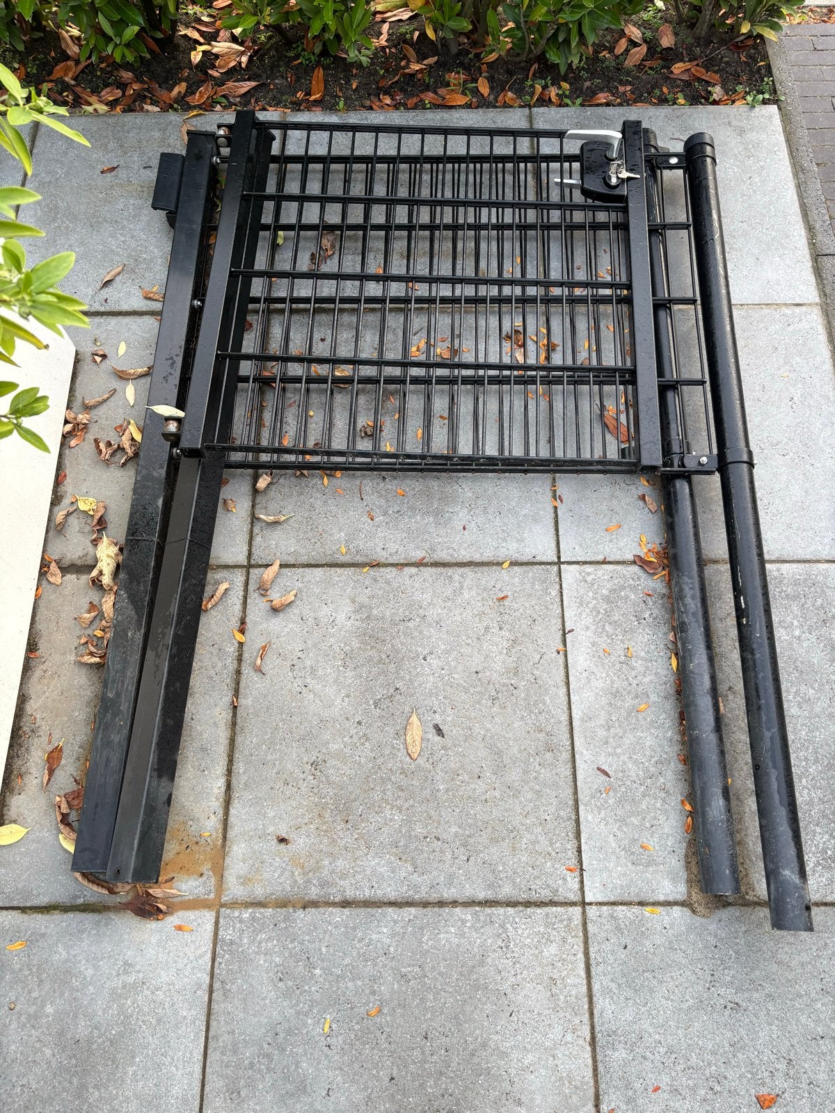 Zwart tuinhek met poort - Gebruikt, Tuin en Terras, Ophalen, Met poort, Zo goed als nieuw, Tuinhek
