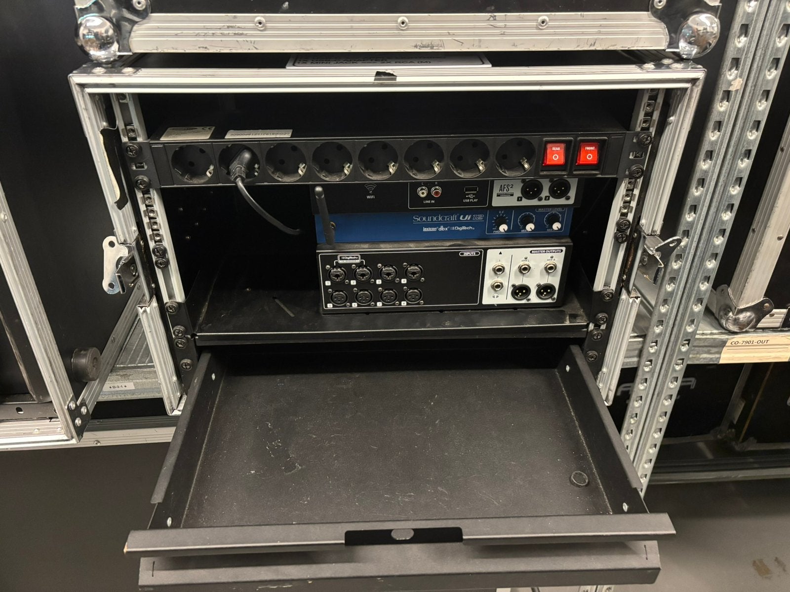 Soundcraft Ui12 Digitale Mixer met 19inch Flightcase, Muziek en Instrumenten, Ophalen of Verzenden, Gebruikt, 10 tot 20 kanalen