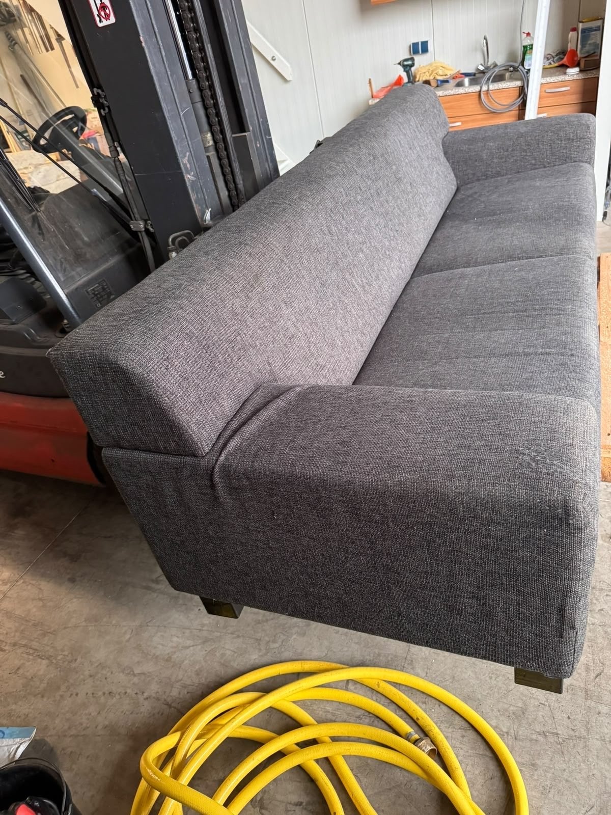 Comfortabele grijze driepersoonsbank, Ophalen, Driepersoons, 75 tot 100 cm, Zo goed als nieuw