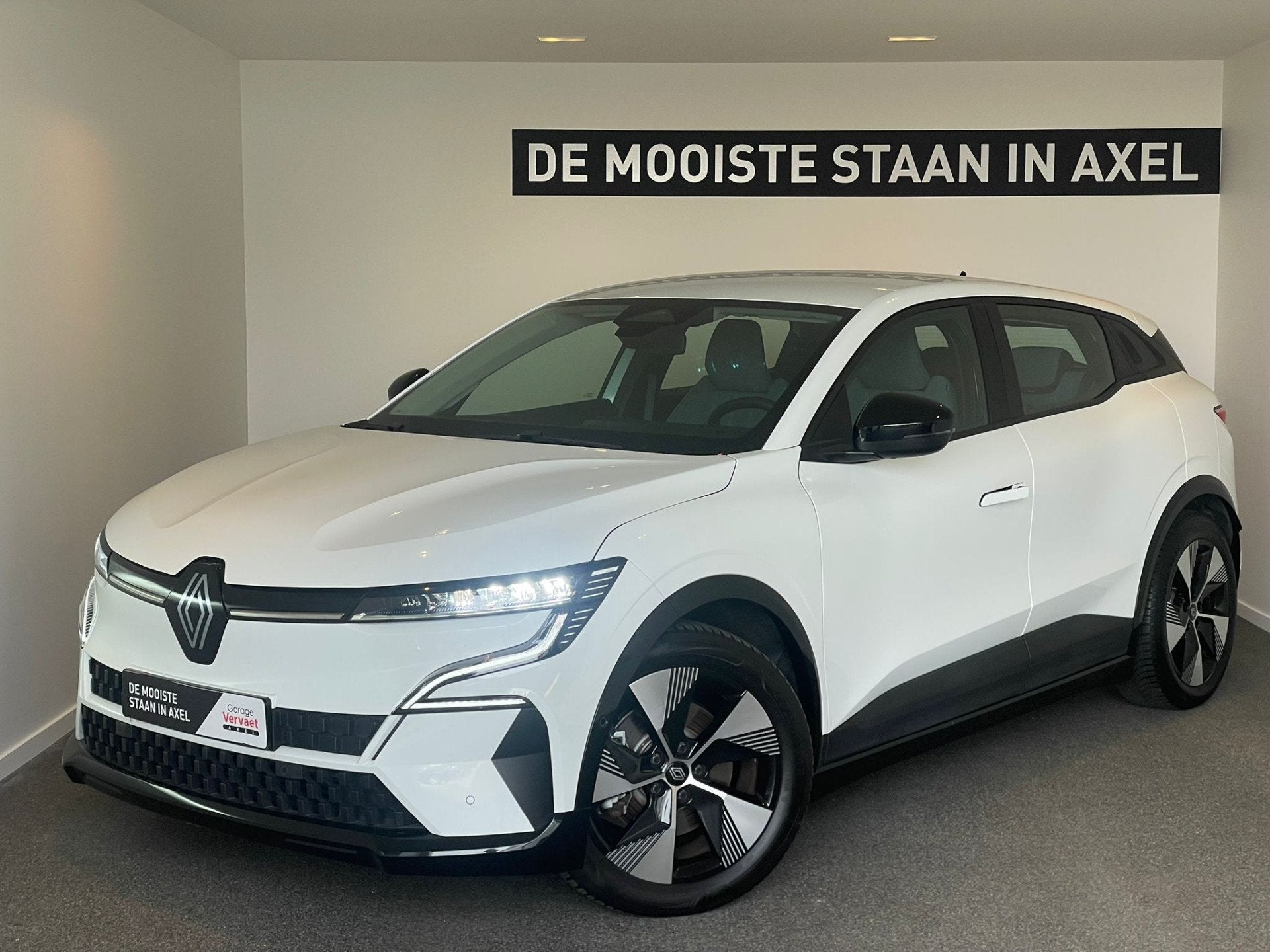 Renault Megane E-Tech EV40 Boost Charge Equilibre, Stof, 300 km, 135 min, Wit