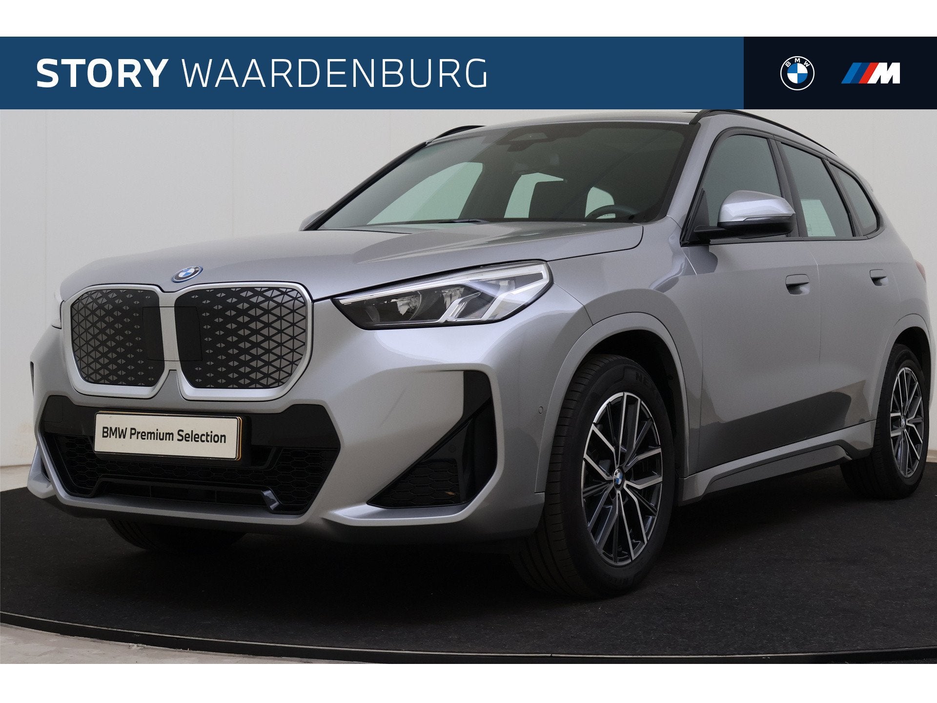BMW iX1 eDrive20 M Sport / Panoramadak / Sportstoelen / Harm