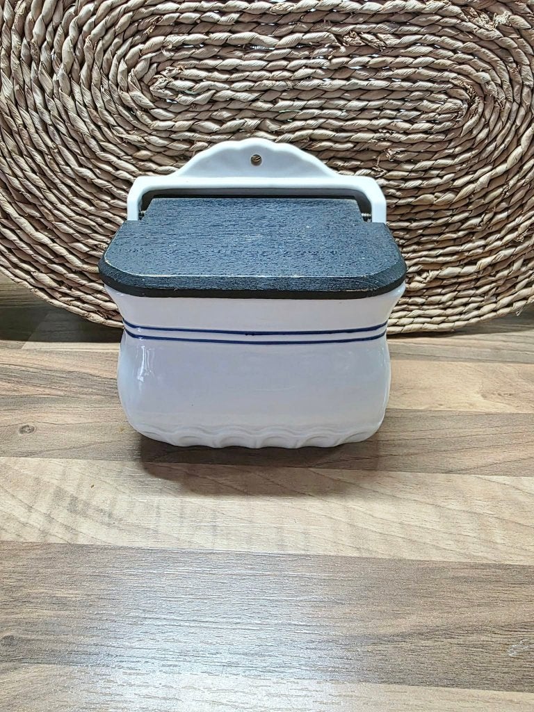 Puntgave antieke zoutpot, wit met blauwe strepen,keramiek, Ophalen of Verzenden