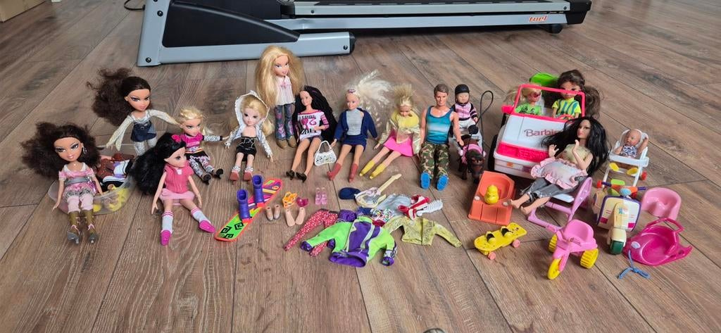 Grote verzameling poppen met accessoires, Ophalen
