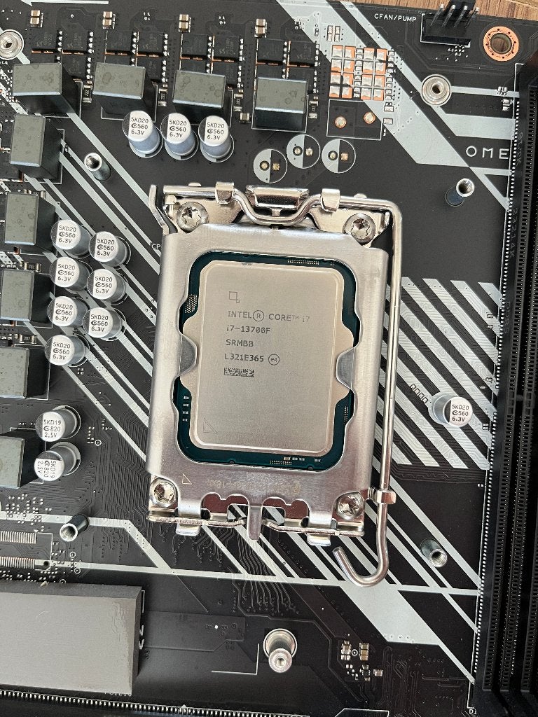 Intel i7-13700F met luchtkoeling, Zo goed als nieuw, 16-core, Intel Core i7, 2 tot 3 Ghz