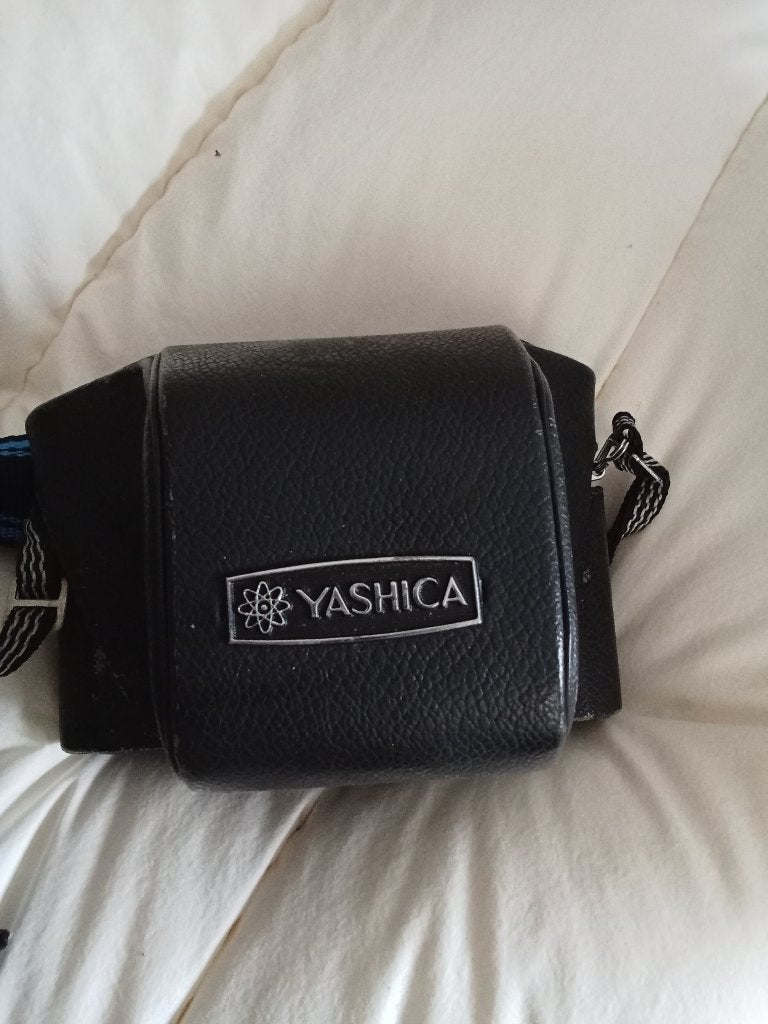 Yashica Analoge Fotocamera met twee lenzen, Ophalen, Gebruikt, Compact, Overige Merken