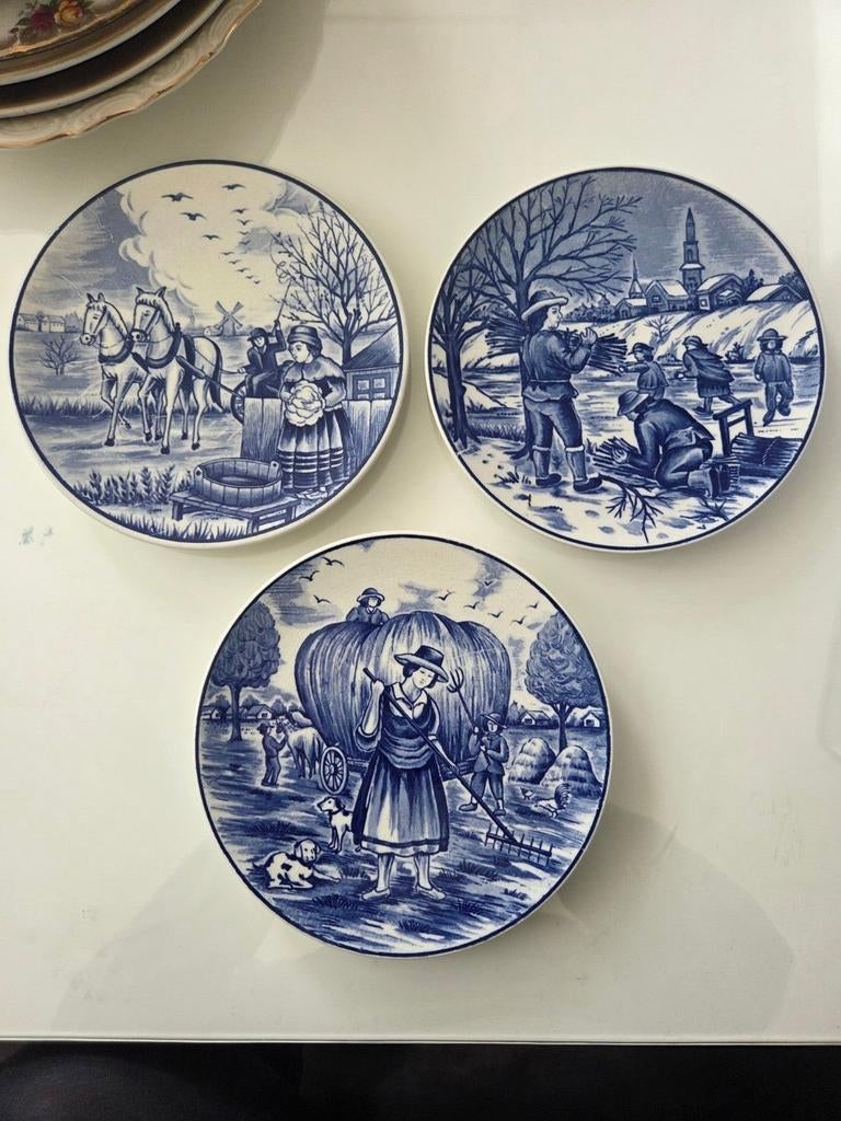 Drie Delfts blauwe wandborden met landelijke taferelen, Ophalen