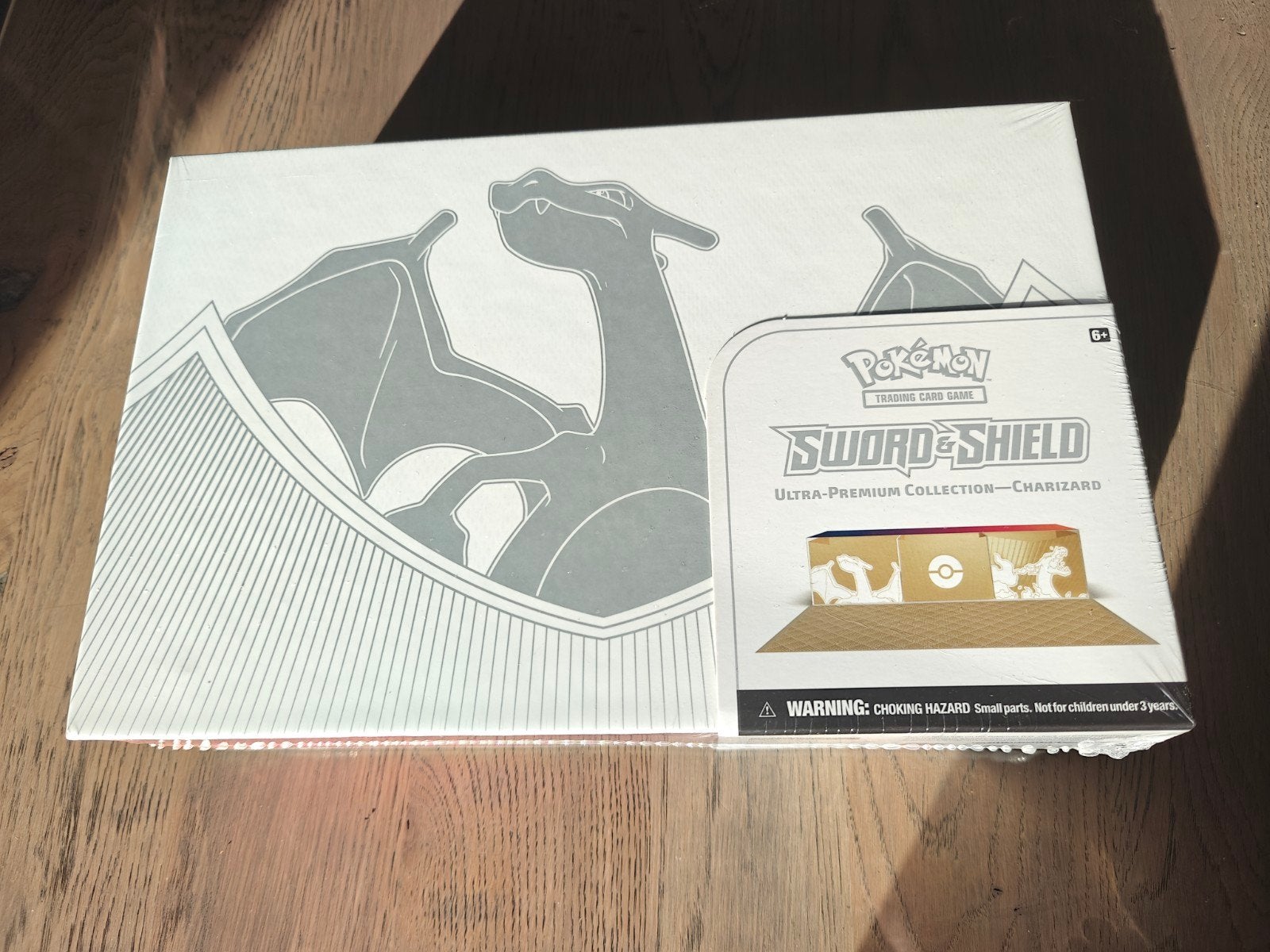 Charizard Ultra Premium Collection Box Sword & Shield Sealed, Ophalen of Verzenden, Nieuw, Boosterbox, Foil