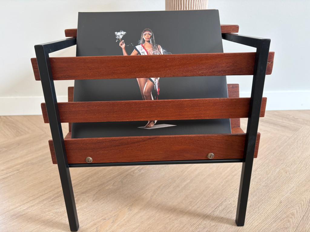 Vintage bijzettafel met lectuurbak lp vinyl, Ophalen, Gebruikt