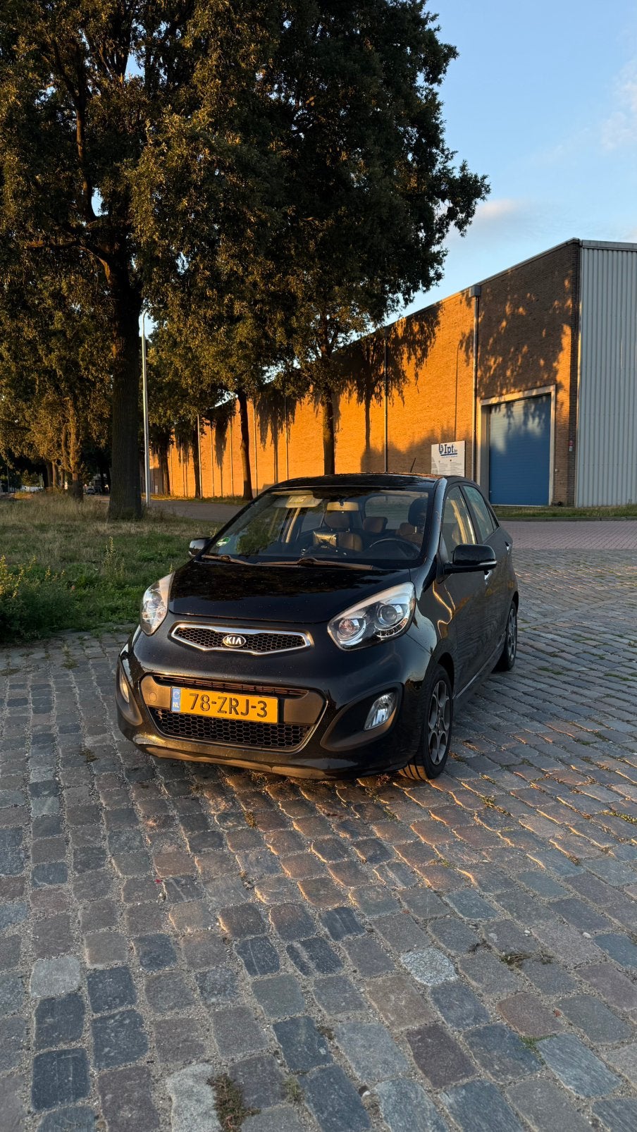 Kia Picanto 1.0 CVVT Design Edition  *stoelverwarming, Voorwielaandrijving, Stof, Zwart, 400 kg