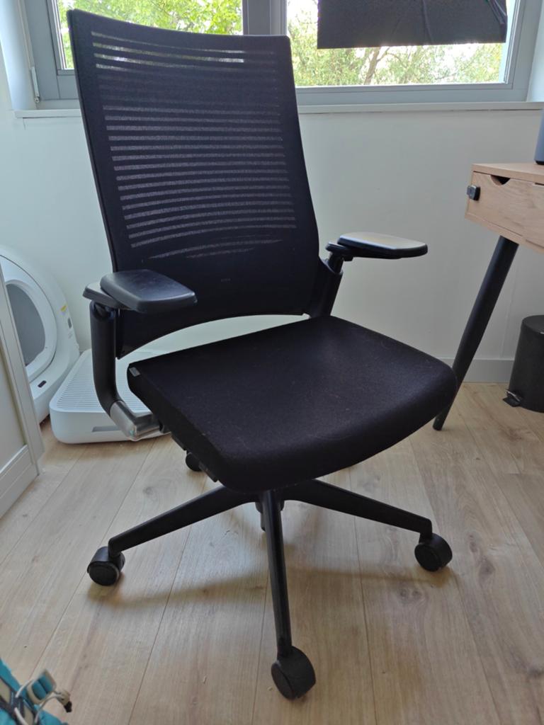 Ahrend Bureaustoel - Hoogwaardig en Ergonomisch, Huis en Inrichting, Bureaustoelen, Ophalen, Ergonomisch, Zo goed als nieuw, Zwart