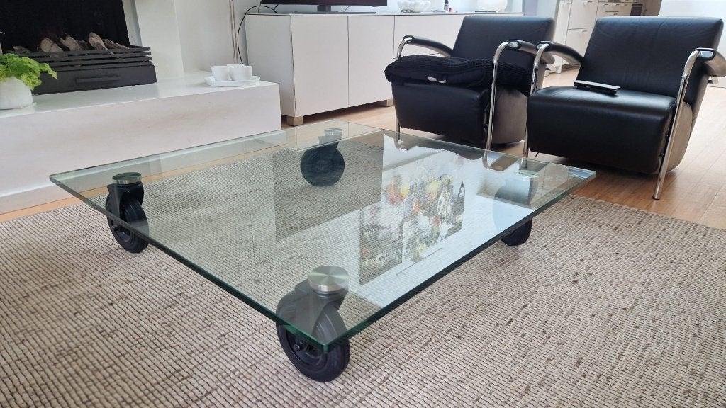 Foto 4 van Grote glazen design salontafel op wielen – 120 x 120 cm