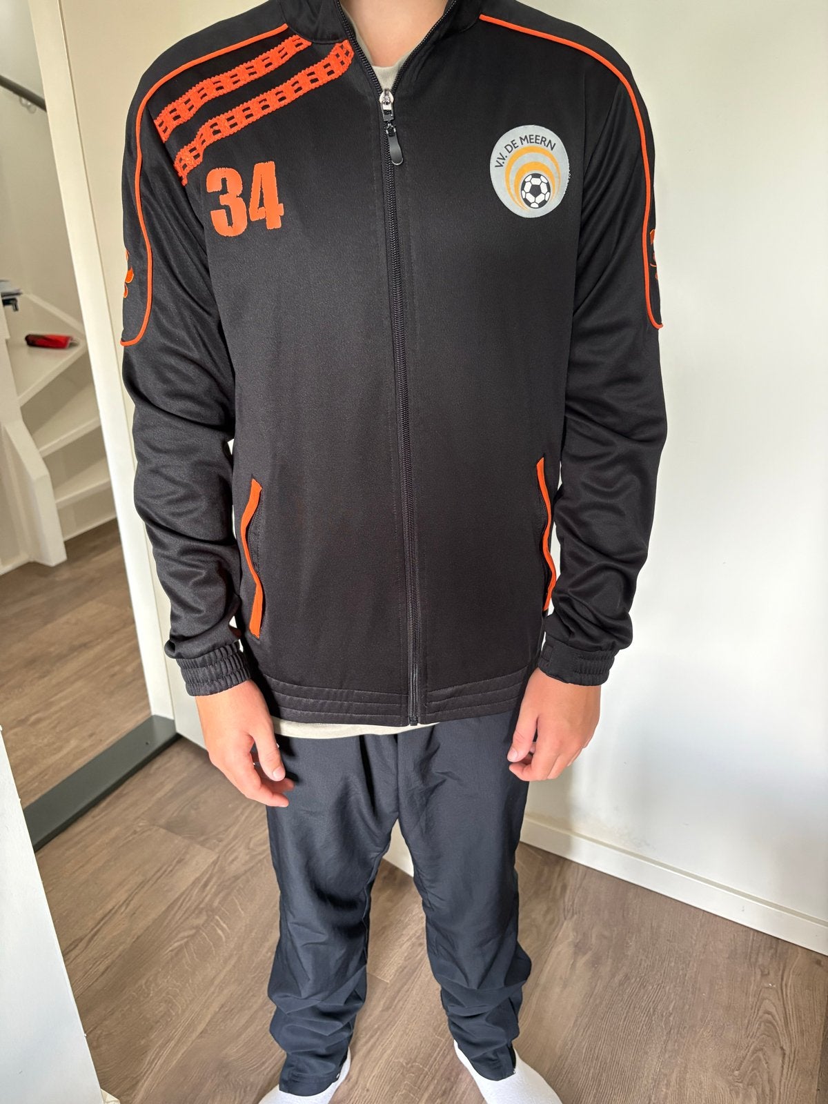Voetbal trainingspak V.V. De Meern - Maat senior S, Ophalen, Zwart, Zo goed als nieuw, Voetbal