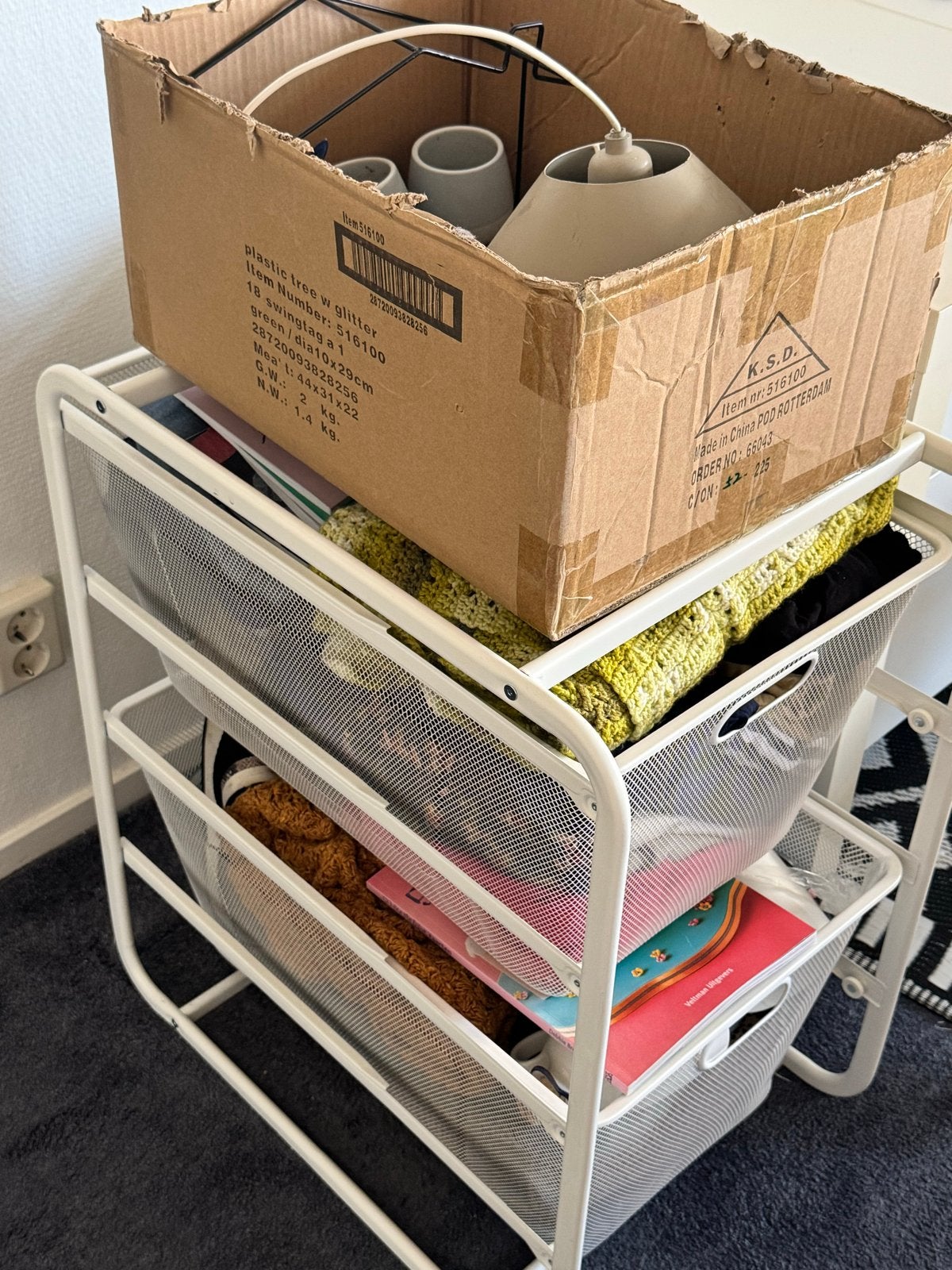Gratis IKEA metalen ladekast met diverse spullen, Huis en Inrichting, Ophalen, Minder dan 50 cm, Gebruikt, Metaal