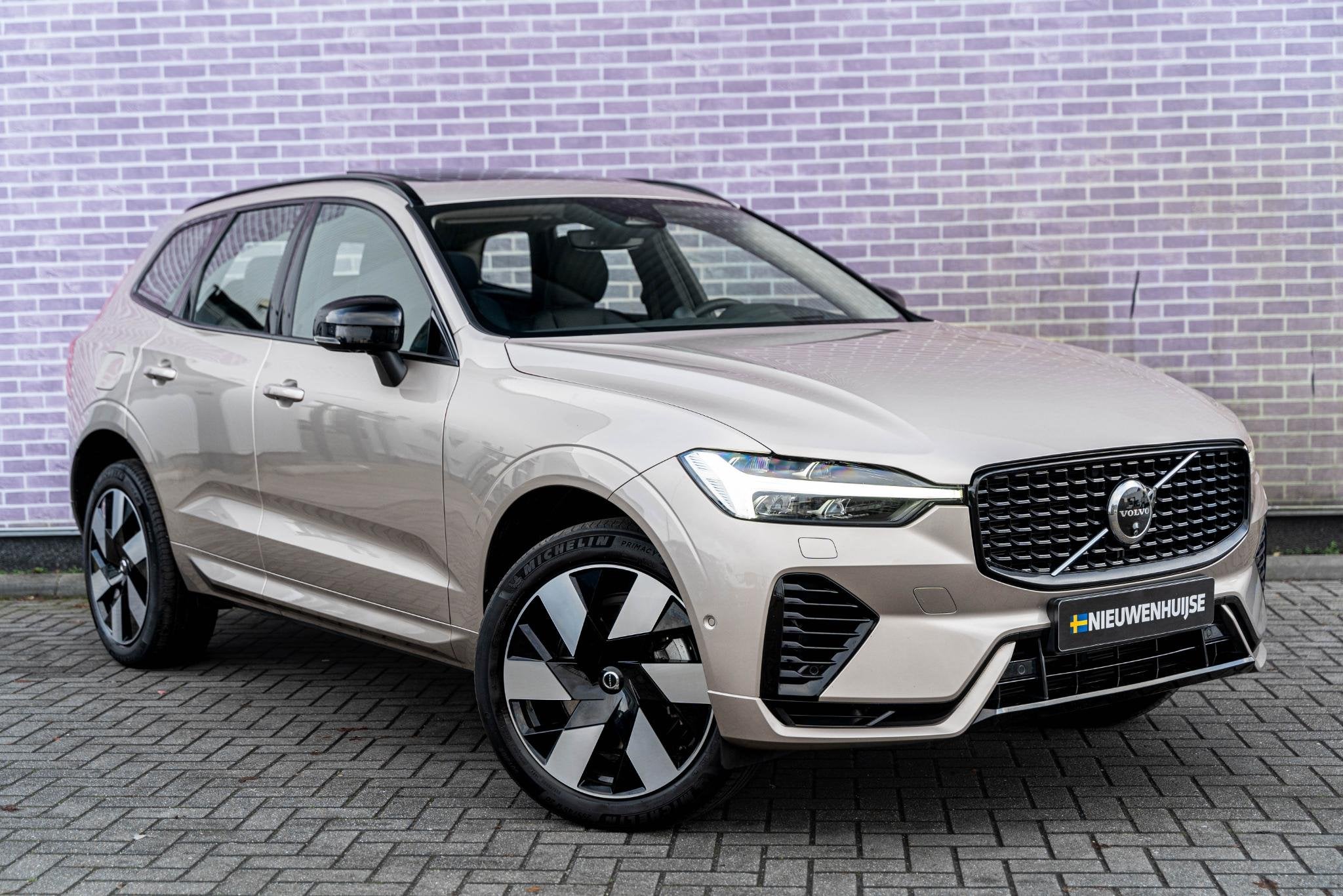 Volvo XC60 T6 Plug-in hybrid AWD Ultimate Dark | Bowers & Wi, Gebruikt, Euro 6, 4 cilinders, 138 €/maand
