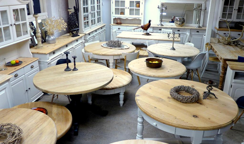 diverse witte en zwarte landelijke ronde eettafels, Huis en Inrichting, Tafels | Eettafels, Ophalen, Zo goed als nieuw, Vijf personen of meer