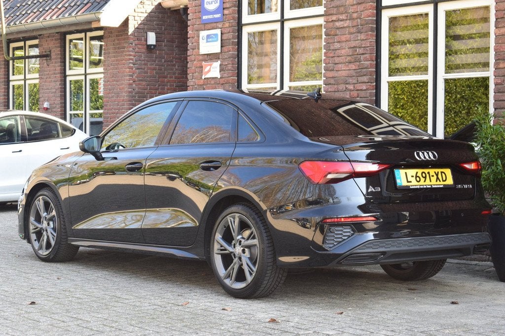 Audi A3 Limousine 35 TFSI S-tronic S Edition One | S line ex, 4 cilinders, Zwart, Bedrijf, 690 kg