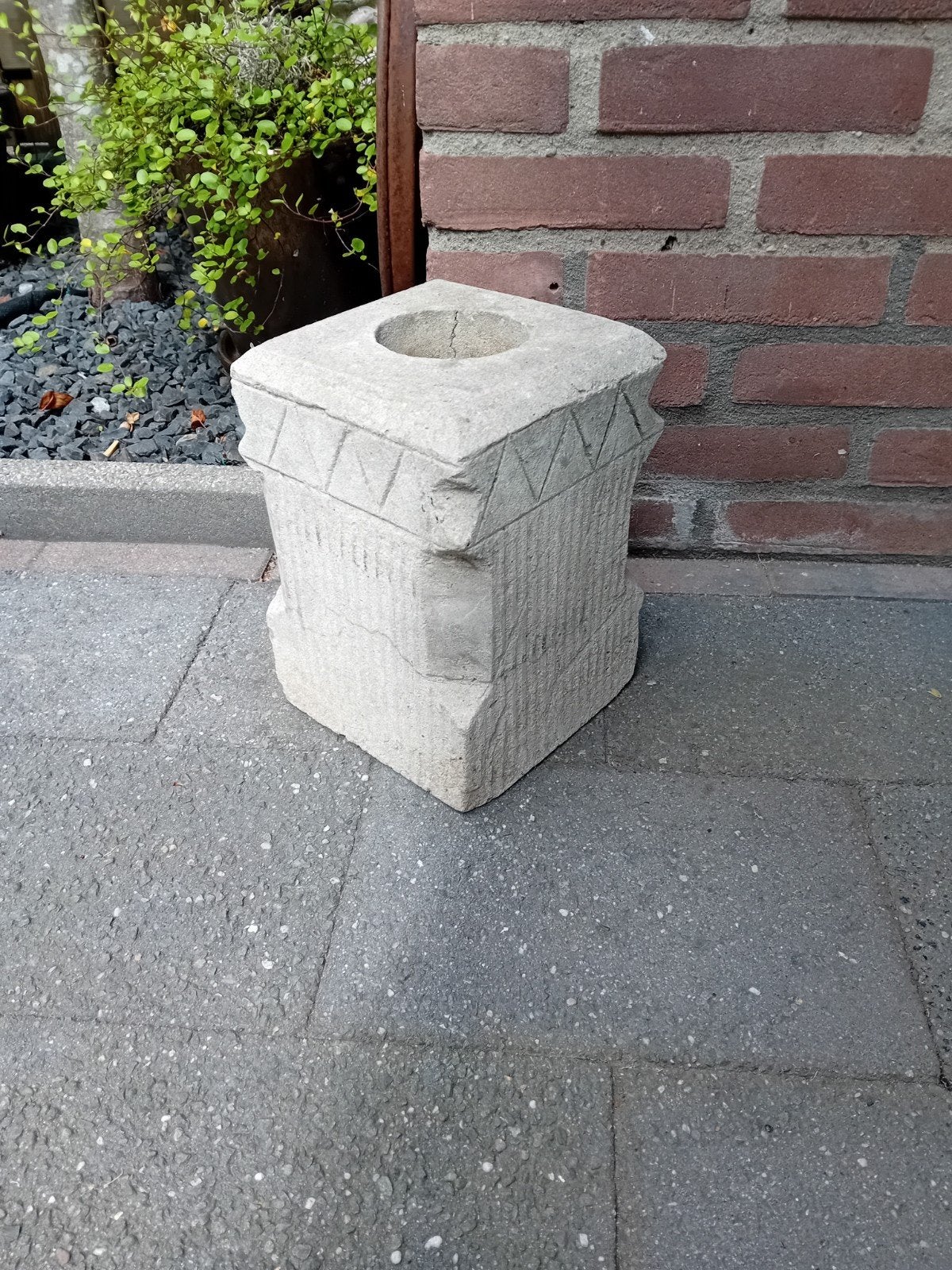 Betonnen poer/ kandelaar, Ophalen, Kandelaar