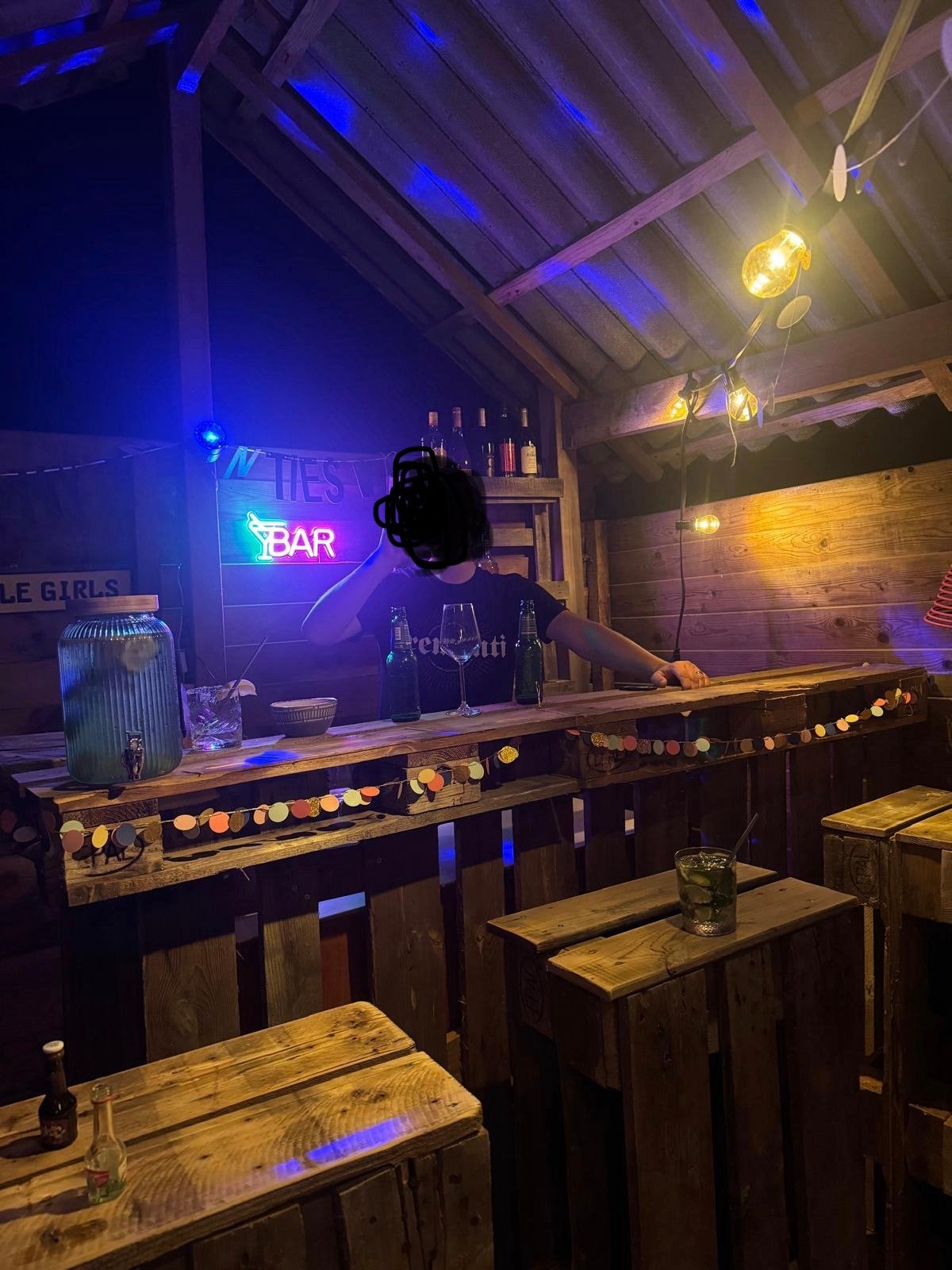 Houten Bar van Pallets (met barkrukken, dressoir & led/neon), Ophalen, Gebruikt