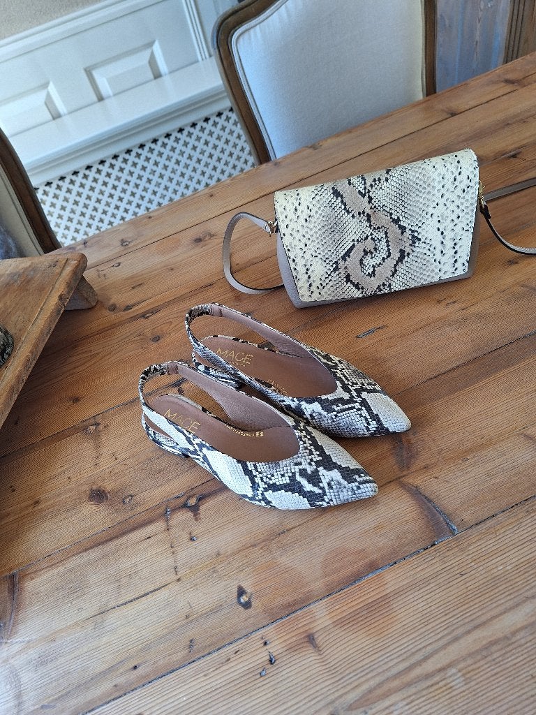 Leer tasje + Bijpassende Pumps, Overige merken, Overige kleuren, Verzenden, Zo goed als nieuw
