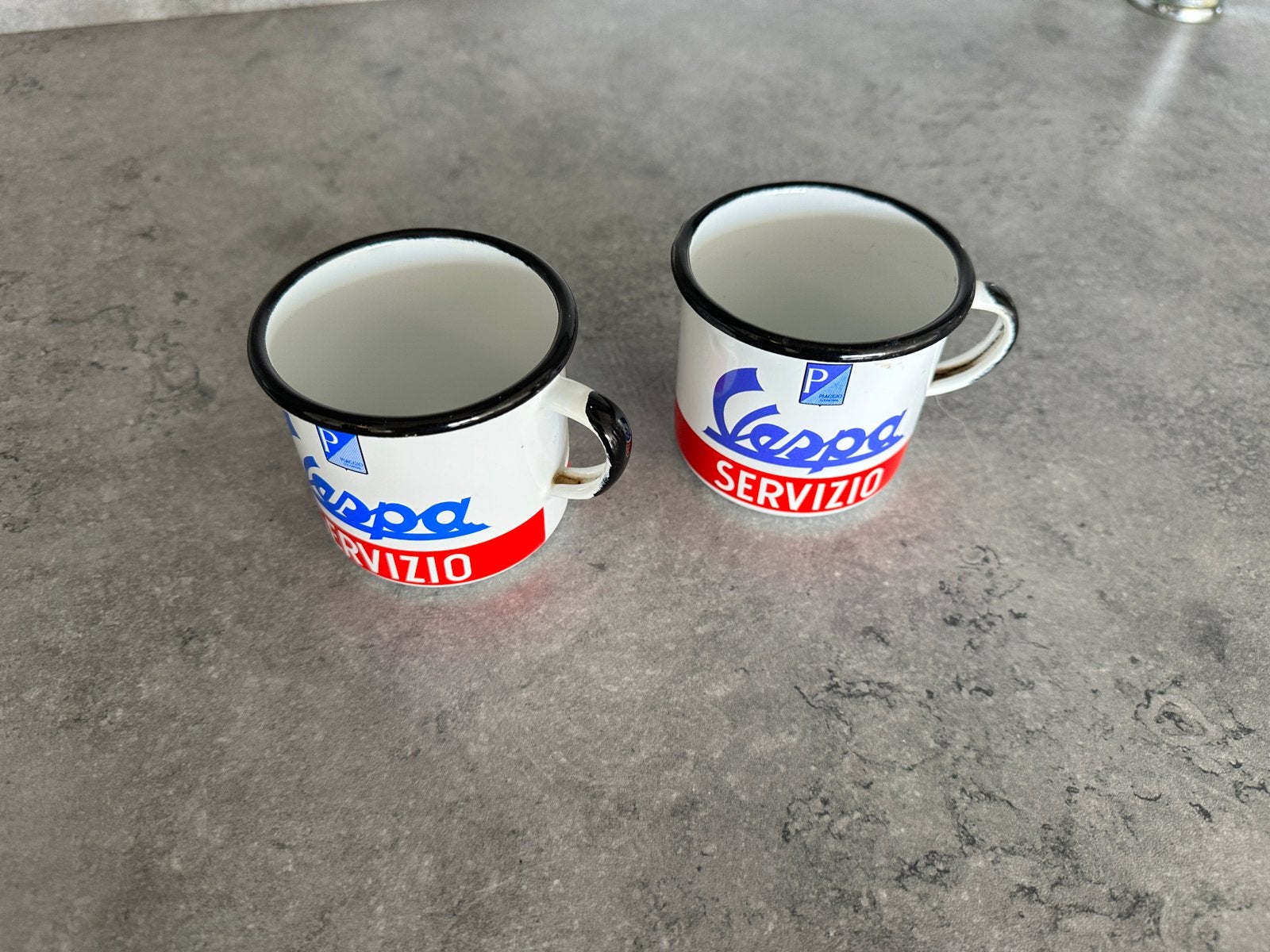 Set van 2 vintage Vespa Servizio emaille mokken, Ophalen of Verzenden