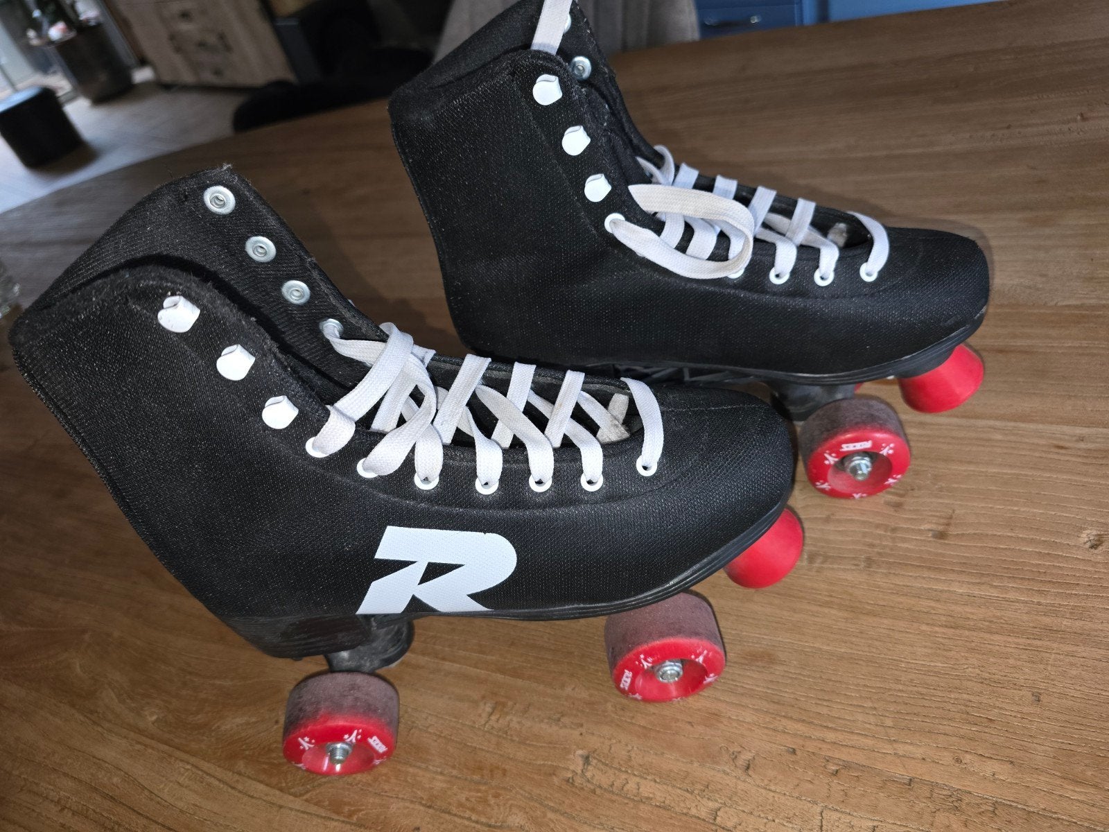Roces Quad Skates - Maat 39 - Zwart met rode wielen, Ophalen, Gebruikt, Roces, Dames