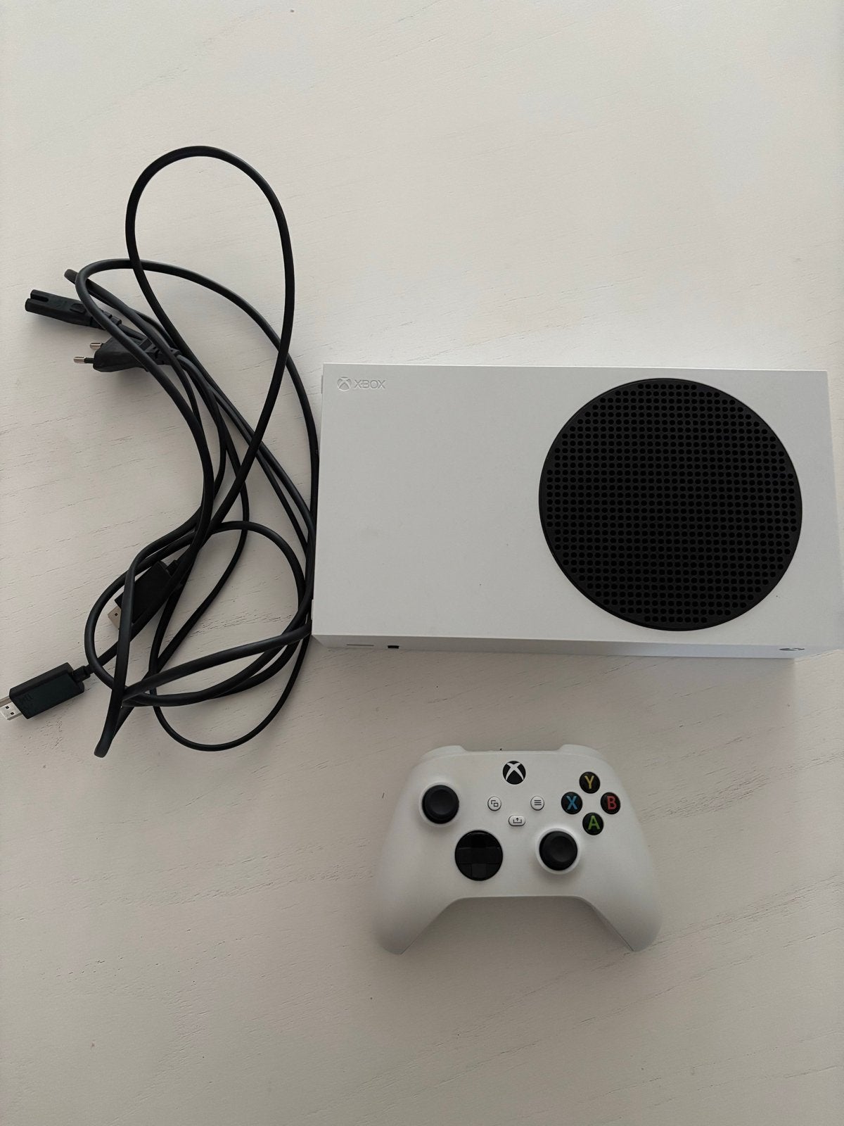 Xbox Series S met controller en kabels, Spelcomputers en Games, Spelcomputers | Xbox Series X en S, Ophalen, Zo goed als nieuw