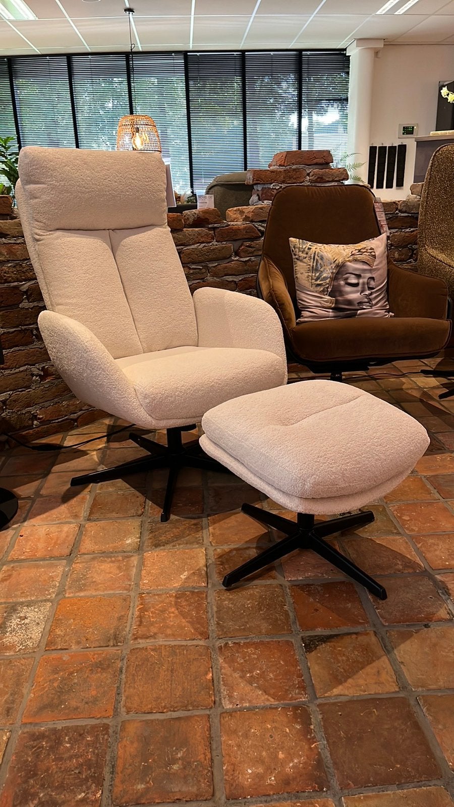 Nieuwe draaifauteuil incl. hocker in stof van 499.- nu 250.-, Huis en Inrichting, Ophalen, Nieuw, 75 tot 100 cm, Stof