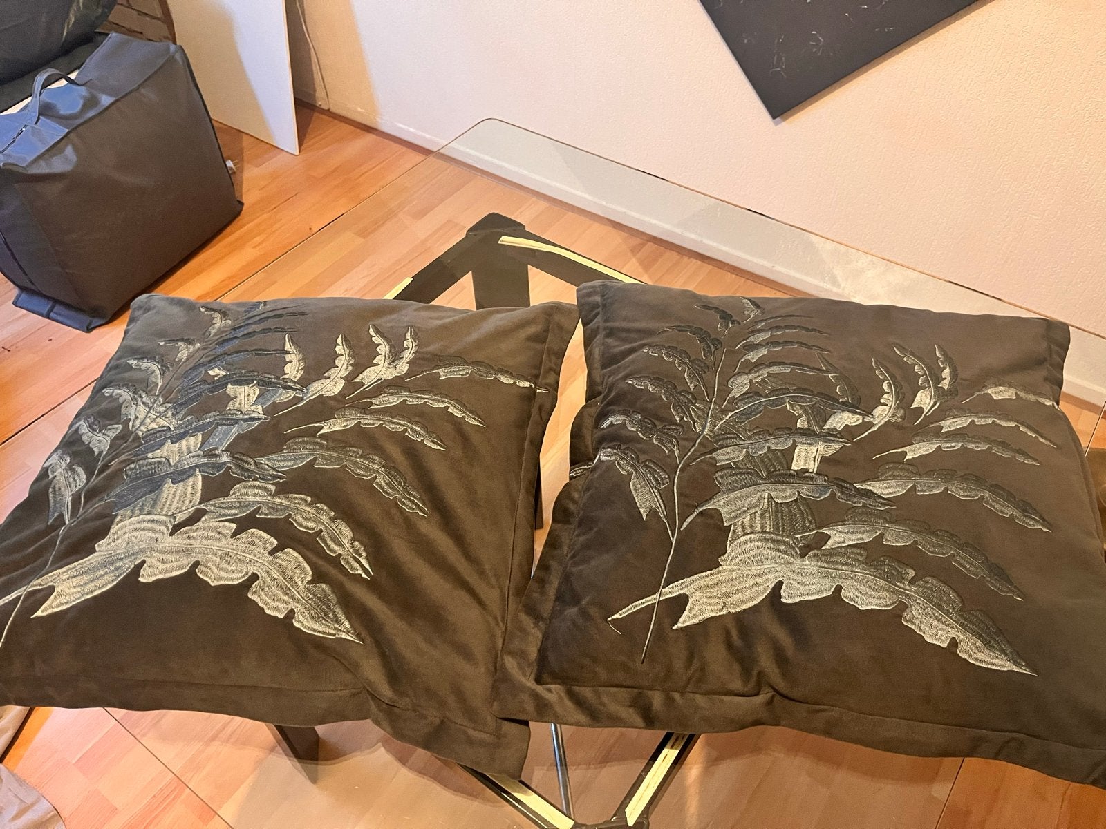 2 Riviera Maison sierkussens met bladprint, Vierkant, Ophalen of Verzenden, Zo goed als nieuw, Sierkussen