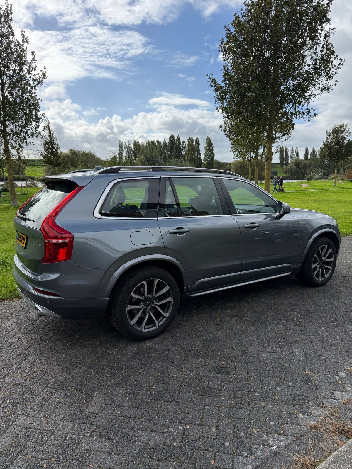 Volvo XC90 D4 190pk Geartronic 7P FWD 2018 Grijs, Auto's, 1800 kg, 1969 cc, 7 stoelen, Diesel