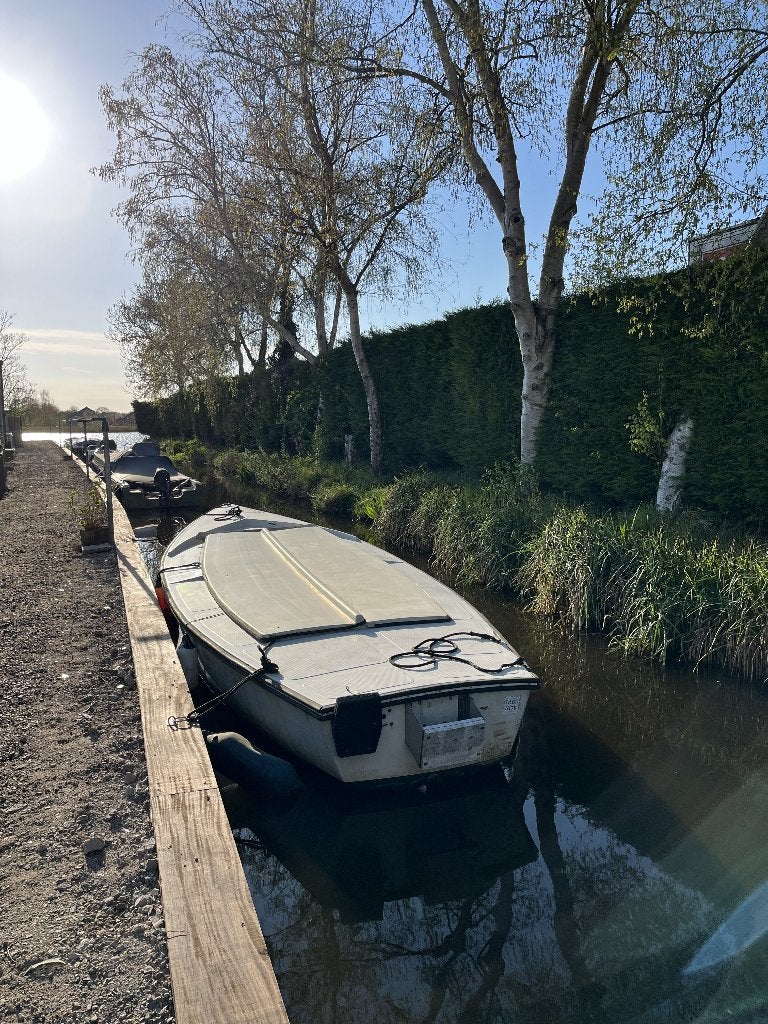 Oude polyvalk zonder mast of zeil, Ophalen, Gebruikt