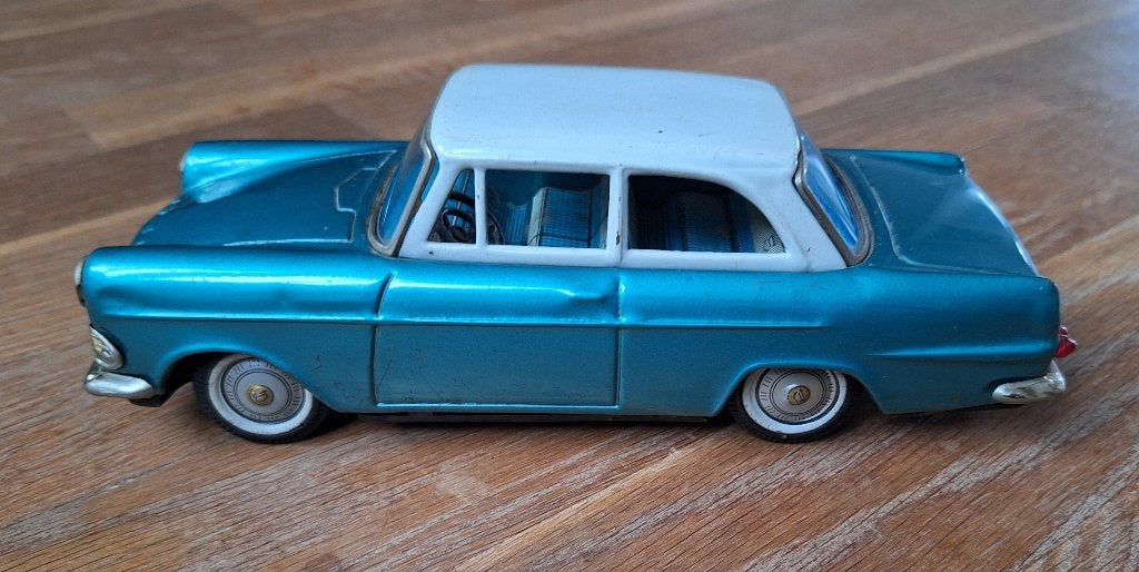 speelgoed vintage Opel Rekord 21 cm ongeveer 60 jr oud, Ophalen of Verzenden