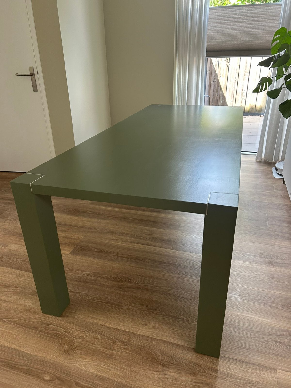 Eettafel walnoothout olijfgroen gelakt, Huis en Inrichting, Tafels | Eettafels, Ophalen, 200 cm of meer, 50 tot 100 cm, Zo goed als nieuw