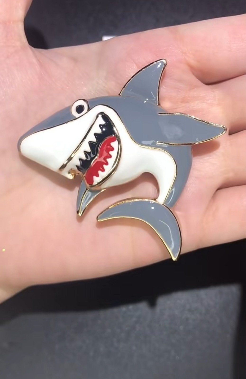 Nieuwe Haai Broche - Speels en Stijlvol, Ophalen, Overige materialen, 4 tot 7 cm, Nieuw