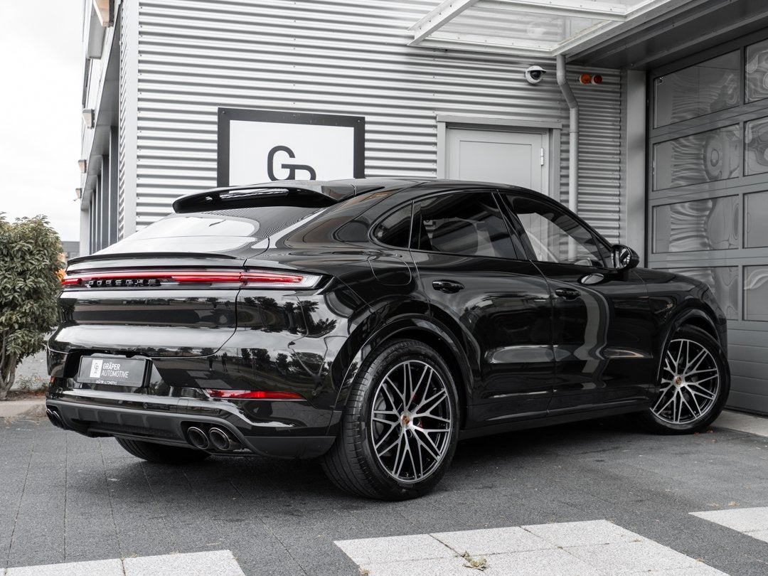 Foto 5 van Porsche Cayenne Coupé 3.0 E-Hybrid | SportDesign | Luchtver