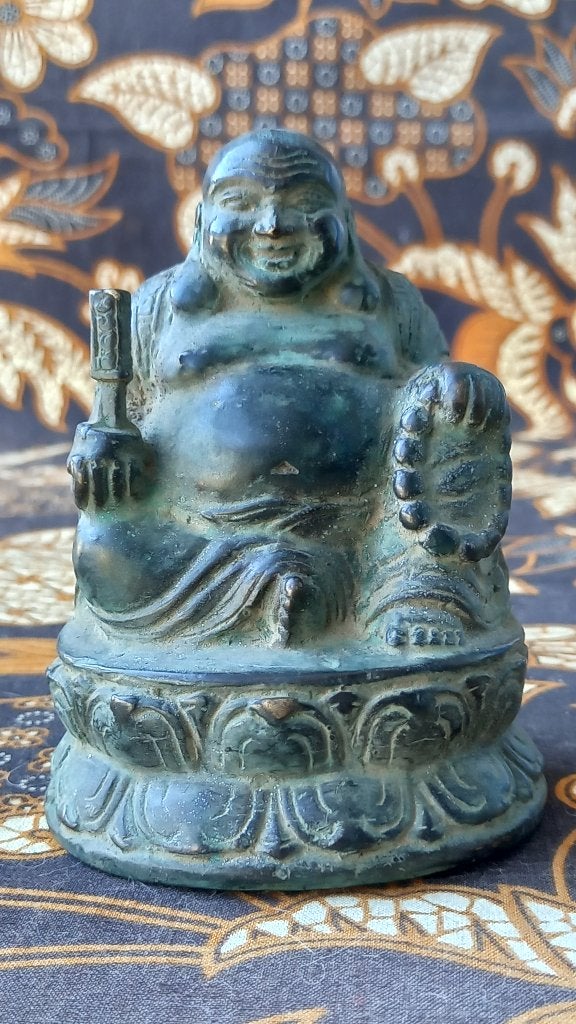 Mooi zwaar antiek Chinees brons beeldje van Boeddha 11 cm.