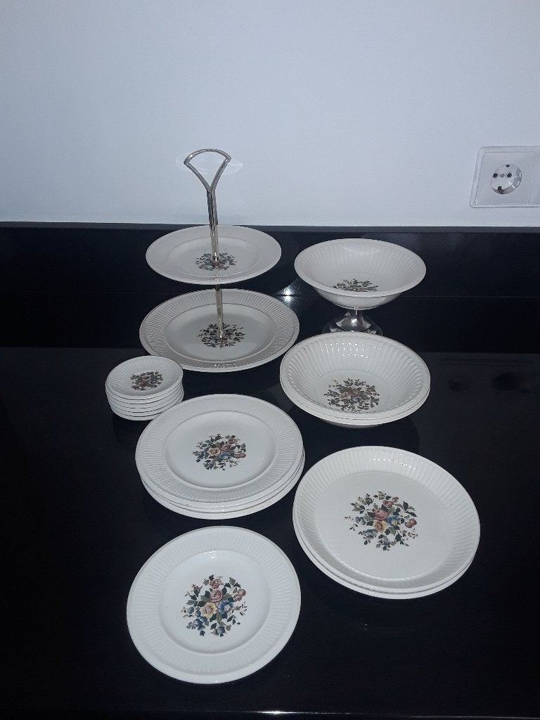 Wedgwood Conway, Verzenden